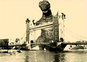 „Godzilla Gaia an der Tower Bridge“