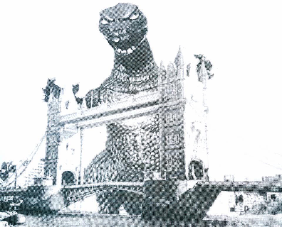 „Godzilla Gaia an der Tower Bridge“ schwarz-weiß